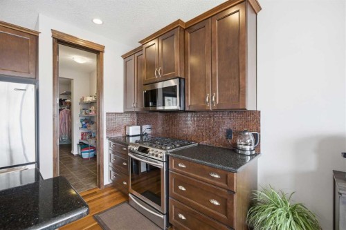 126 Pantego Way Nw, Calgary, AB - Indoor Photo Showing Kitchen With Upgraded Kitchen