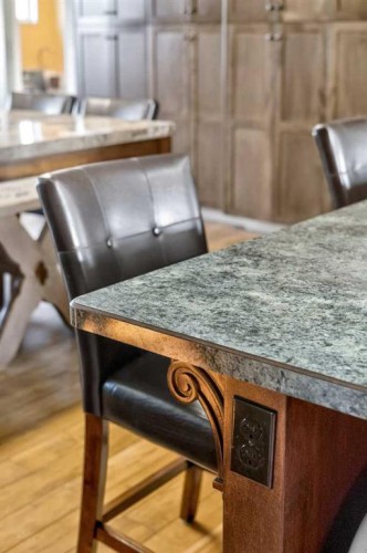 Rural, Rural Kneehill County, AB - Indoor