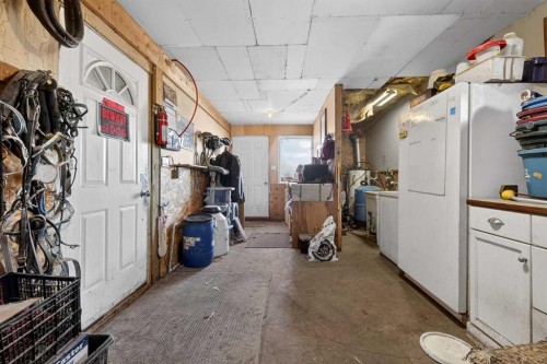 Rural, Rural Kneehill County, AB - Indoor
