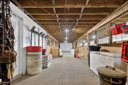 Rural, Rural Kneehill County, AB - Indoor