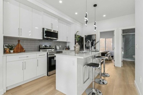 203-95 Saddlecrest Circle Ne, Calgary, AB - Indoor Photo Showing Kitchen With Upgraded Kitchen