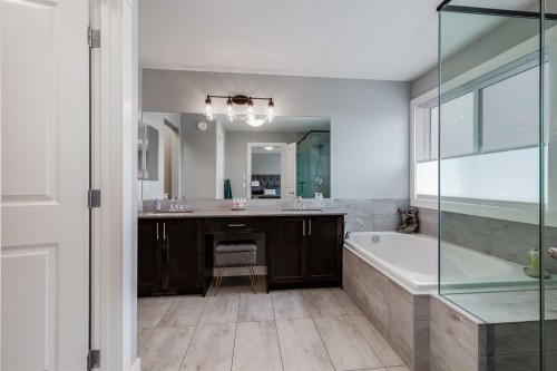 230 Nolanhurst Bay Nw, Calgary, AB - Indoor Photo Showing Bathroom