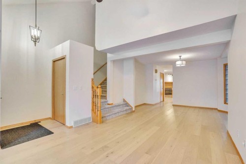 463 23 Avenue Nw, Calgary, AB - Indoor Photo Showing Other Room