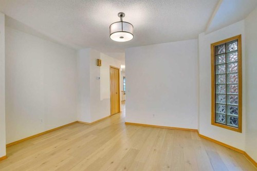 463 23 Avenue Nw, Calgary, AB - Indoor Photo Showing Other Room