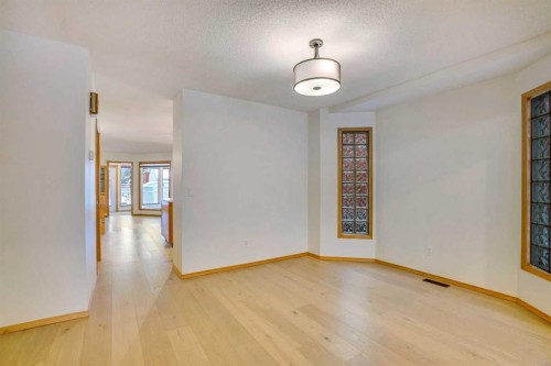 463 23 Avenue Nw, Calgary, AB - Indoor Photo Showing Other Room