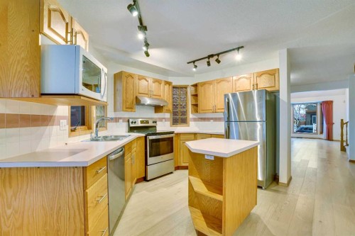 463 23 Avenue Nw, Calgary, AB - Indoor Photo Showing Kitchen