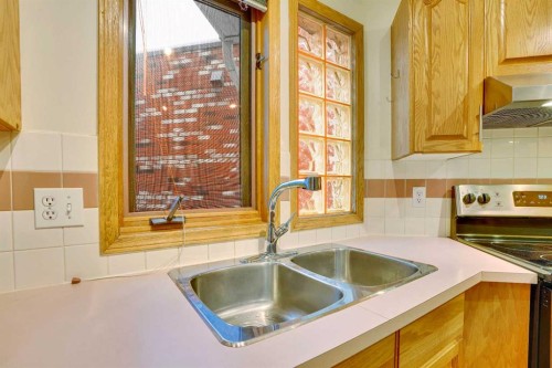 463 23 Avenue Nw, Calgary, AB - Indoor Photo Showing Kitchen With Double Sink