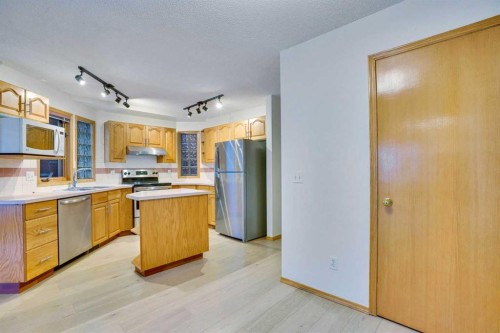 463 23 Avenue Nw, Calgary, AB - Indoor Photo Showing Kitchen