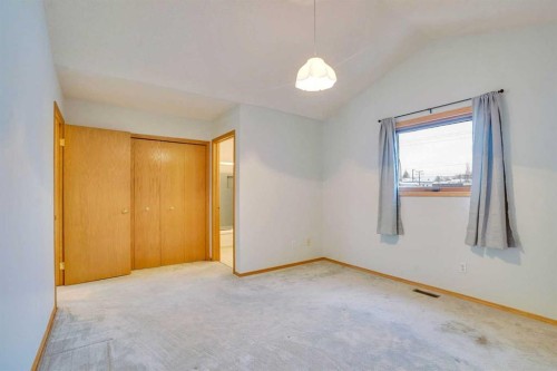 463 23 Avenue Nw, Calgary, AB - Indoor Photo Showing Other Room