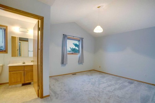 463 23 Avenue Nw, Calgary, AB - Indoor Photo Showing Other Room