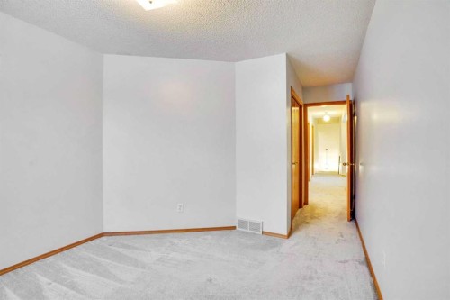 463 23 Avenue Nw, Calgary, AB - Indoor Photo Showing Other Room