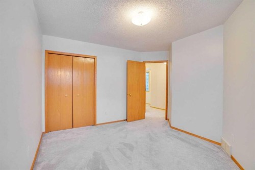 463 23 Avenue Nw, Calgary, AB - Indoor Photo Showing Other Room