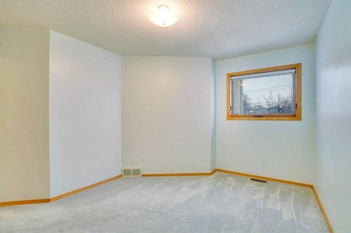 463 23 Avenue Nw, Calgary, AB - Indoor Photo Showing Other Room