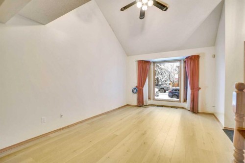 463 23 Avenue Nw, Calgary, AB - Indoor Photo Showing Other Room