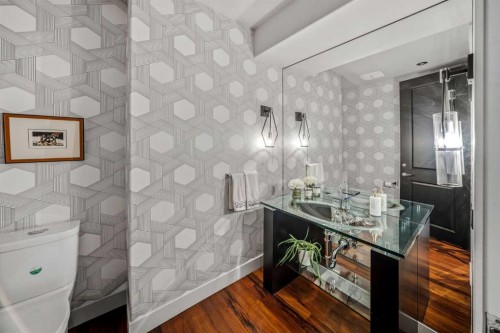 23 Spring Willow Way Sw, Calgary, AB - Indoor Photo Showing Bathroom