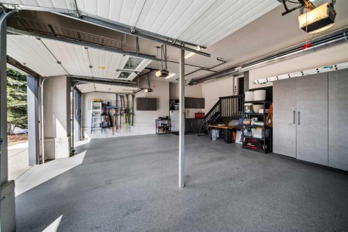 23 Spring Willow Way Sw, Calgary, AB - Indoor Photo Showing Garage