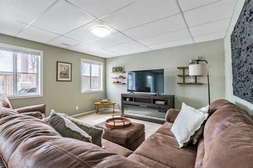 79 Tucker Circle, Okotoks, AB - Indoor Photo Showing Living Room