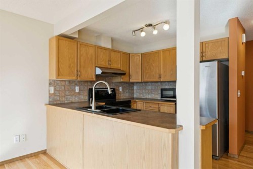 39 Country Village Circle Ne, Calgary, AB - Indoor Photo Showing Kitchen With Double Sink