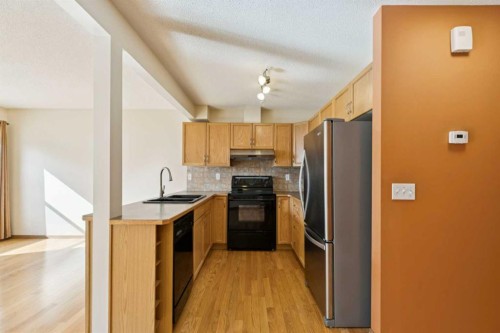 39 Country Village Circle Ne, Calgary, AB - Indoor Photo Showing Kitchen