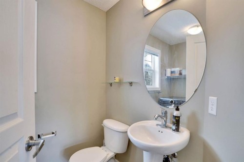 39 Panatella Road Nw, Calgary, AB - Indoor Photo Showing Bathroom