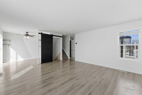 1-12 Silver Creek Boulevard Nw, Airdrie, AB - Indoor Photo Showing Other Room