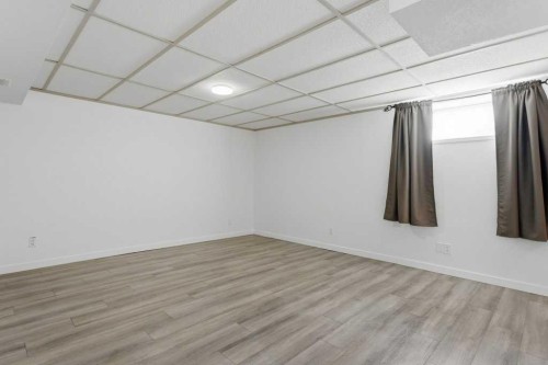 1-12 Silver Creek Boulevard Nw, Airdrie, AB - Indoor Photo Showing Other Room