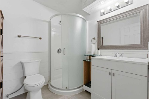 1-12 Silver Creek Boulevard Nw, Airdrie, AB - Indoor Photo Showing Bathroom