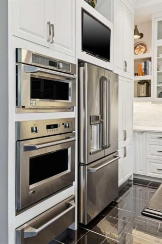 2814 14 Street Sw, Calgary, AB - Indoor Photo Showing Kitchen
