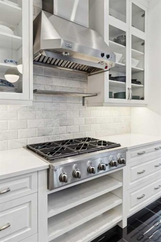 2814 14 Street Sw, Calgary, AB - Indoor Photo Showing Kitchen With Upgraded Kitchen