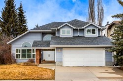 51 Woodacres Crescent SE Calgary, AB T2W 4V5