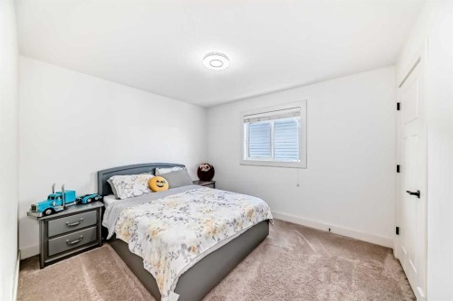 322 Reunion Green Nw, Airdrie, AB - Indoor Photo Showing Bedroom