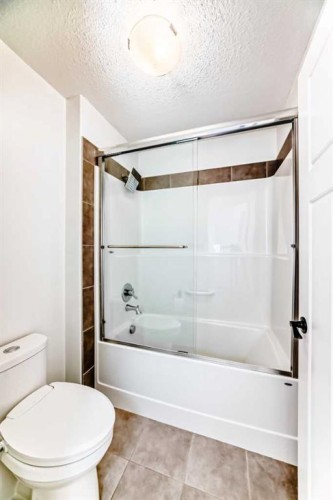 322 Reunion Green Nw, Airdrie, AB - Indoor Photo Showing Bathroom