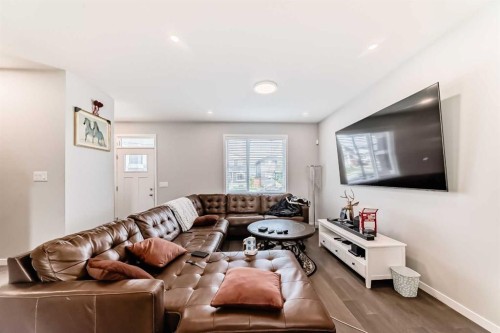 948 West Lakeview Drive, Chestermere, AB - Indoor Photo Showing Living Room