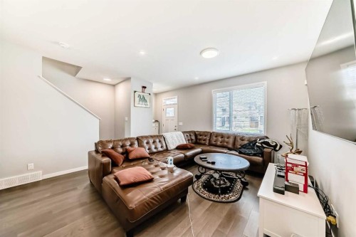 948 West Lakeview Drive, Chestermere, AB - Indoor Photo Showing Living Room