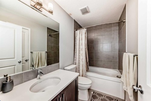 948 West Lakeview Drive, Chestermere, AB - Indoor Photo Showing Bathroom