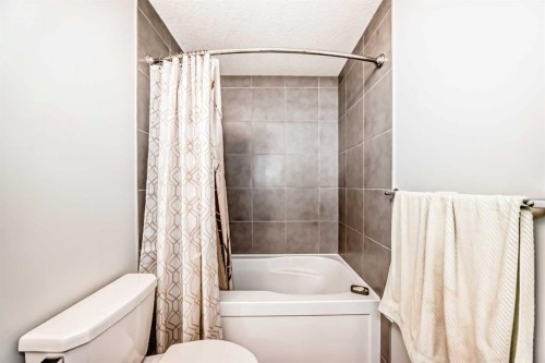 948 West Lakeview Drive, Chestermere, AB - Indoor Photo Showing Bathroom