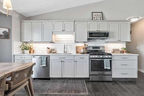 1724 4 Avenue Se, High River, AB - Indoor Photo Showing Kitchen