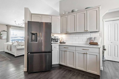 1724 4 Avenue Se, High River, AB - Indoor Photo Showing Kitchen