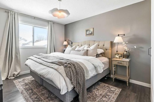 1724 4 Avenue Se, High River, AB - Indoor Photo Showing Bedroom