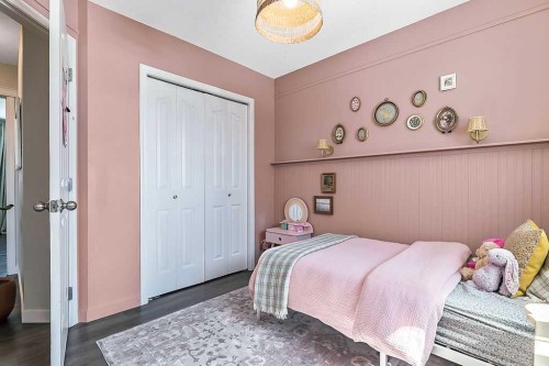 1724 4 Avenue Se, High River, AB - Indoor Photo Showing Bedroom