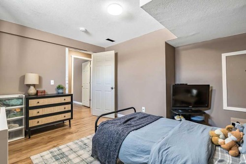 1724 4 Avenue Se, High River, AB - Indoor Photo Showing Bedroom