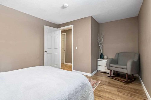1724 4 Avenue Se, High River, AB - Indoor Photo Showing Bedroom