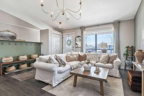 1724 4 Avenue Se, High River, AB - Indoor Photo Showing Living Room