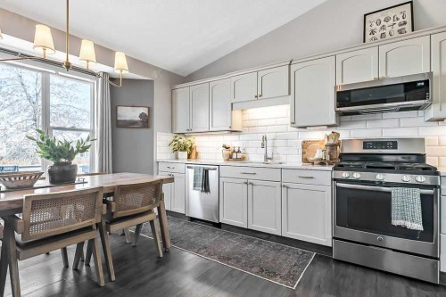 1724 4 Avenue Se, High River, AB - Indoor Photo Showing Kitchen