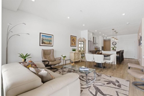 7306-1802 Mahogany Boulevard Se, Calgary, AB - Indoor Photo Showing Living Room