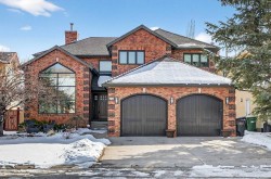 7087 Christie Briar Manor SW Calgary, AB T3H 2H5