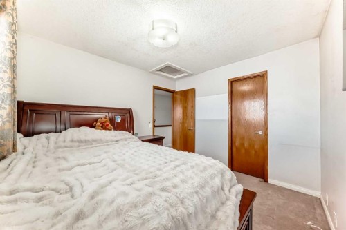207 Eldorado Close Ne, Calgary, AB - Indoor Photo Showing Bedroom