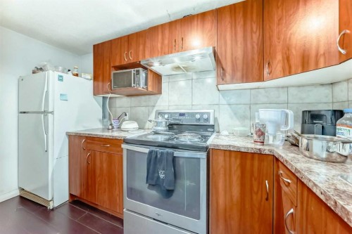 207 Eldorado Close Ne, Calgary, AB - Indoor Photo Showing Kitchen