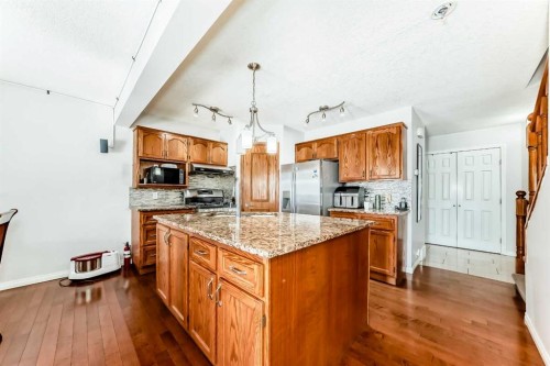 207 Eldorado Close Ne, Calgary, AB - Indoor Photo Showing Kitchen