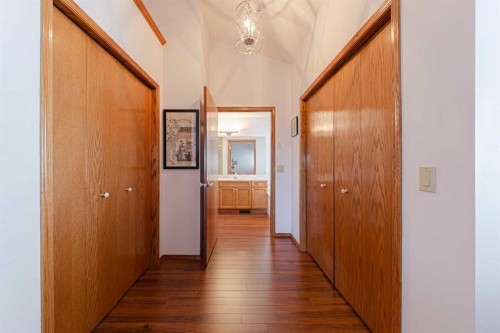 20 Somerset Drive Sw, Calgary, AB - Indoor Photo Showing Other Room